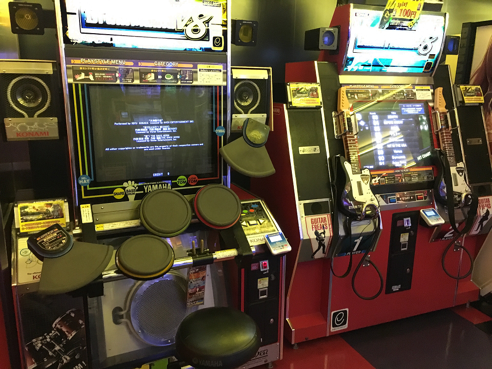 drummania and guitarfreaks arcade machines